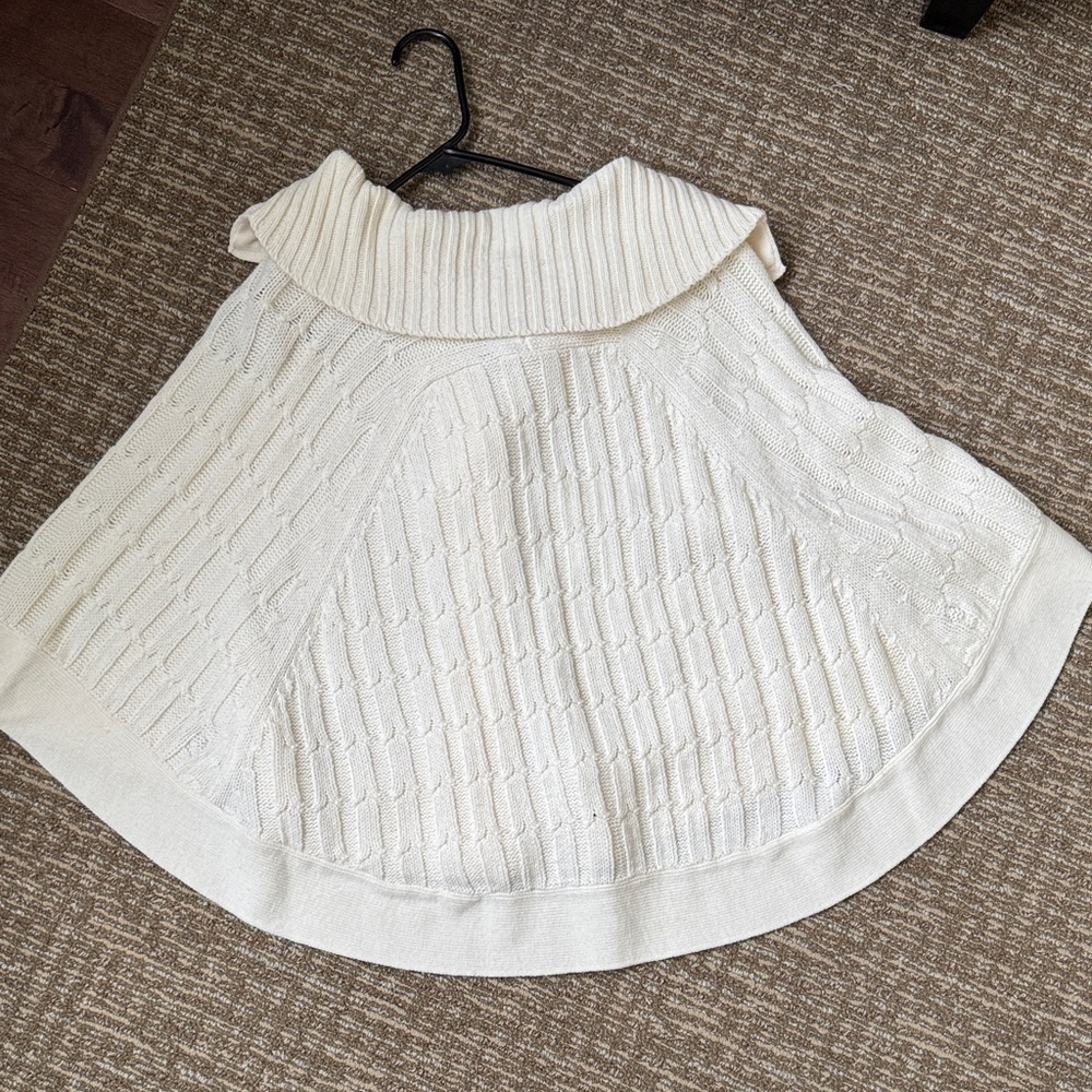Snap-Button Cream Sweater Cape - Size M - Picture 4 of 4